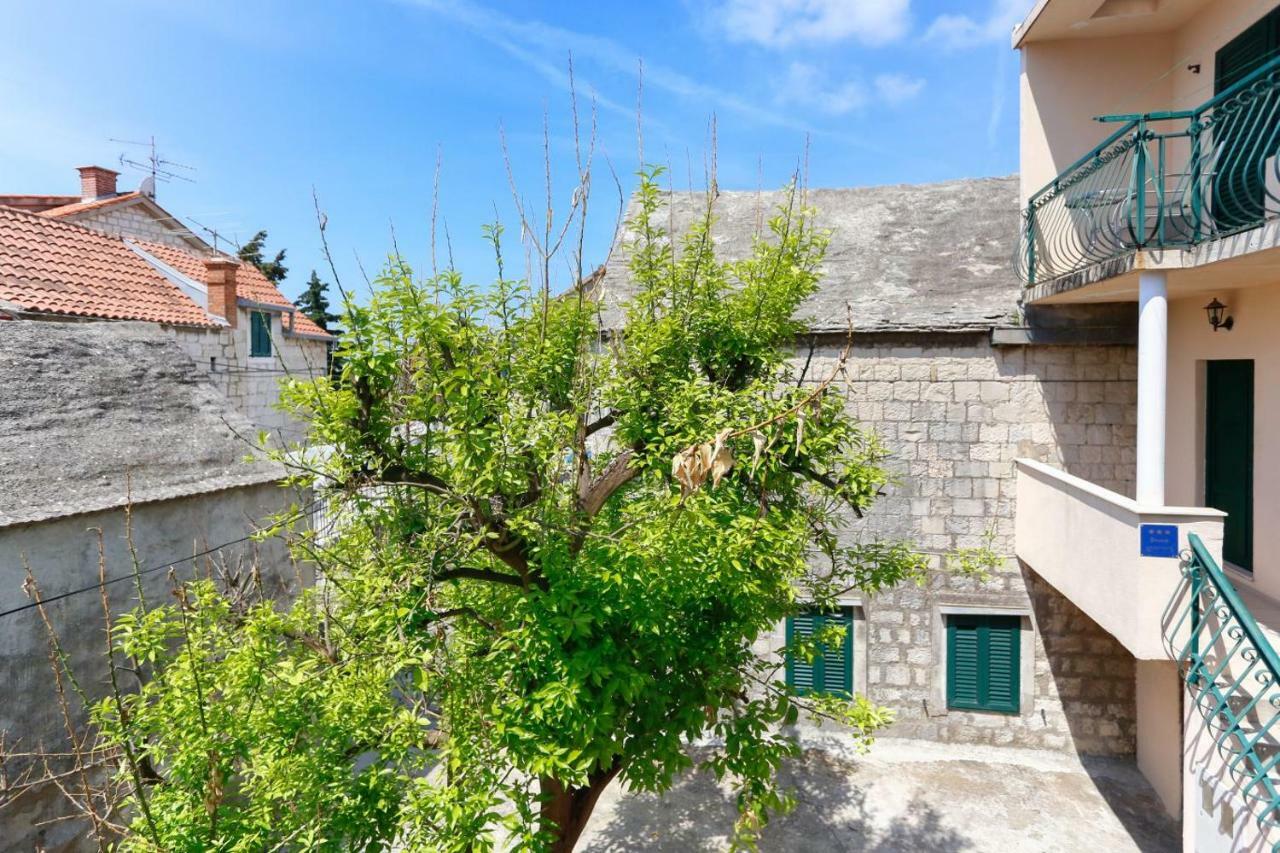 Apartments And Rooms Stone House 斯普利特 外观 照片